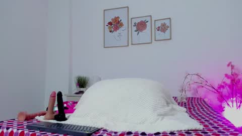 Hellzel online show from October 2025 07:22:02 PM