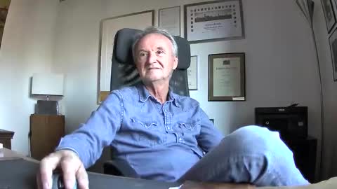 Snapshot of helmut227 chatting on November 2025 02:17:01 PM helmut227 online show from November 2025 02:17:01 PM