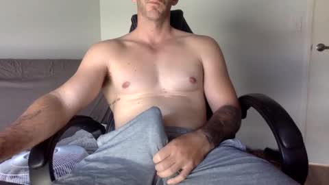 Snapshot of hendo92 chatting on February 2025 03:34:02 AM Hendo online show from February 2025 03:34:02 AM