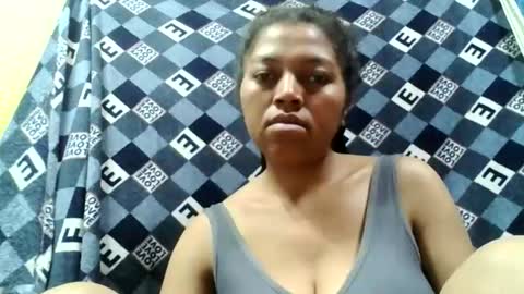 Snapshot of henitsaldy chatting on September 2025 06:46:01 AM henitsaldy online show from September 2025 06:46:01 AM