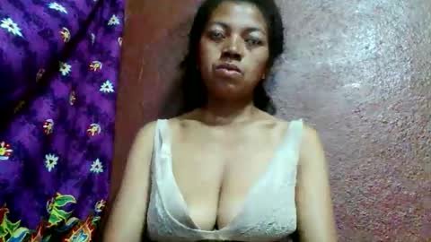 Snapshot of henitsaldy chatting on April 2026 08:06:01 AM henitsaldy online show from April 2026 08:06:01 AM