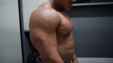 Henri online show from December 2025 12:05:01 AM