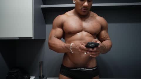 Henri online show from February 2026 11:38:01 PM