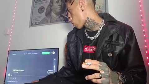 Snapshot of henzzeld420 chatting on April 2026 11:24:01 PM Henzeld online show from April 2026 11:24:01 PM