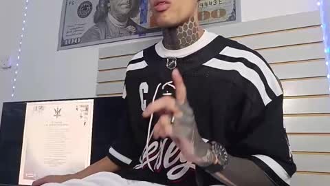 Snapshot of henzzeld420 chatting on May 2026 05:16:02 AM Henzeld online show from May 2026 05:16:02 AM