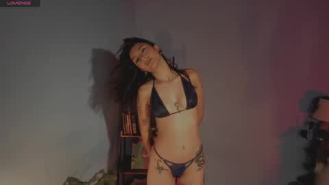 Hello I am Valentina independent Colombian model I love sensuality and pleasure welcome online show from April 2026 11:40:02 PM