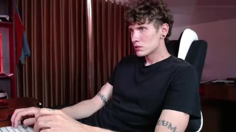 Snapshot of hercules__ chatting on February 2026 01:44:02 AM Gregblonde Alextattoo online show from February 2026 01:44:02 AM