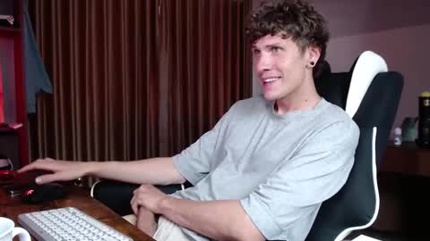 Snapshot of hercules__ chatting on February 2026 01:53:02 AM Gregblonde Alextattoo online show from February 2026 01:53:02 AM