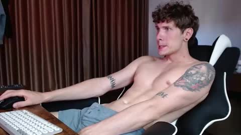 Snapshot of hercules__ chatting on March 2026 02:04:02 AM Gregblonde Alextattoo online show from March 2026 02:04:02 AM