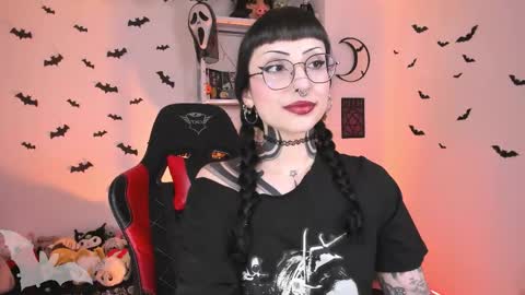 Snapshot of herinfernalmajesty chatting on October 2025 03:15:01 AM Marie online show from October 2025 03:15:01 AM