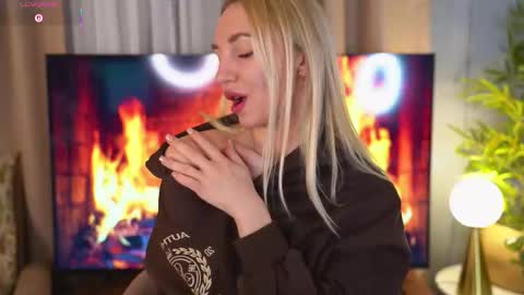 Snapshot of hey_becky chatting on February 2026 06:40:01 AM Becky online show from February 2026 06:40:01 AM