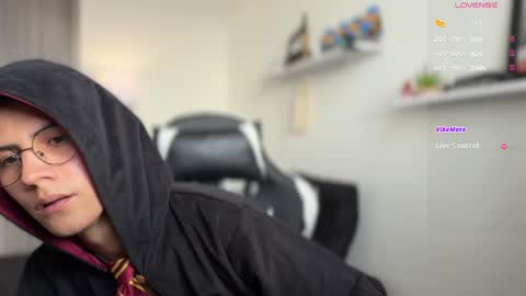 hey_cesard online show from October 2025 09:23:02 PM