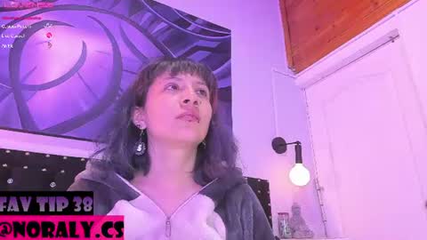 Snapshot of hey_noraly chatting on June 2026 04:03:01 AM Noraly online show from June 2026 04:03:01 AM