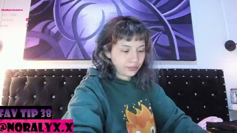 Snapshot of hey_noraly chatting on July 2026 04:07:02 AM Noraly online show from July 2026 04:07:02 AM