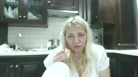 Snapshot of heyheygrey chatting on June 2026 08:20:02 PM Heyheygrey online show from June 2026 08:20:02 PM