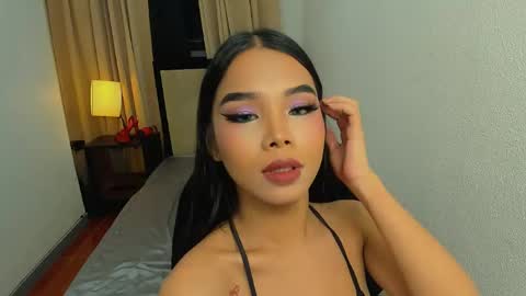Snapshot of heyitsafira chatting on May 2026 06:42:02 PM SAFIRA 3 online show from May 2026 06:42:02 PM