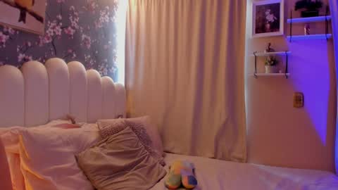 Snapshot of heymartina chatting on April 2026 05:19:02 PM Martina Ricci Show schedule Monday to Friday 8am colombia time I work some weekends online show from April 2026 05:19:02 PM
