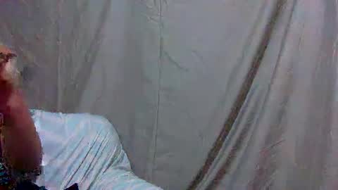 hi_there99 online show from October 2025 12:27:01 PM