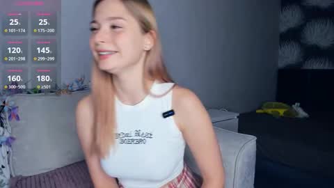 Snapshot of hidden_charm chatting on October 2025 04:15:02 PM Elizabeth online show from October 2025 04:15:02 PM