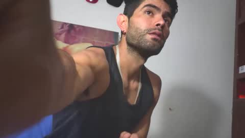 Snapshot of hideonbush051 chatting on March 2026 12:33:02 PM hideonbush online show from March 2026 12:33:02 PM