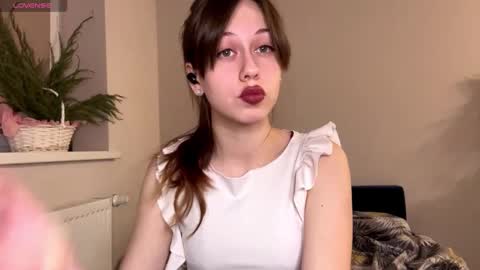 Snapshot of hildredmabray chatting on February 2026 05:22:02 PM Hi Im Elizabeth online show from February 2026 05:22:02 PM