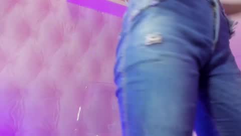  Hillary  online show from February 2025 04:43:01 AM