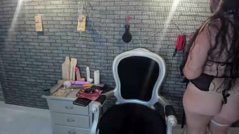 Hillary  online show from April 2026 02:33:01 PM