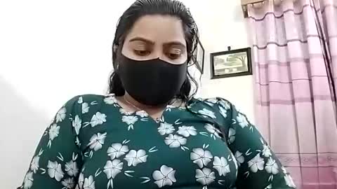 himuhimu22 online show from December 2025 06:36:02 PM