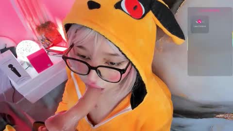 hinata_dolly online show from October 2025 08:33:02 AM