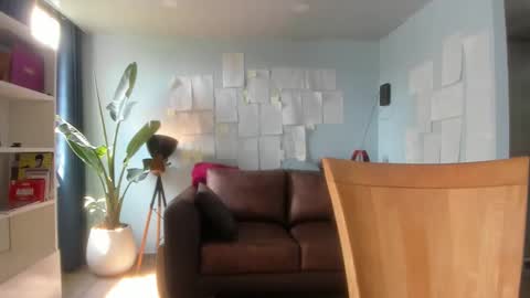 Hinnata online show from November 2025 06:12:01 PM