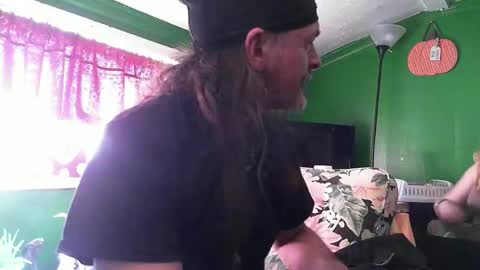 hippiedad333 online show from April 2026 07:40:02 PM