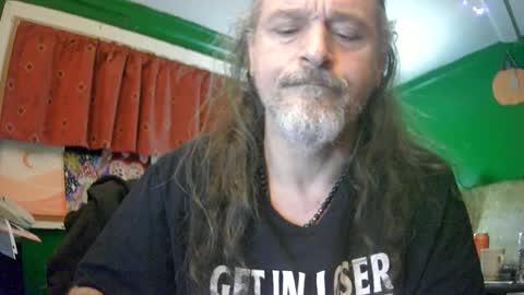 Snapshot of hippiedad333 chatting on June 2026 08:05:02 AM hippiedad333 online show from June 2026 08:05:02 AM