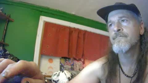 Snapshot of hippiedad333 chatting on June 2026 04:33:01 AM hippiedad333 online show from June 2026 04:33:01 AM