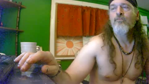 Snapshot of hippiedad333 chatting on July 2026 04:06:02 AM hippiedad333 online show from July 2026 04:06:02 AM