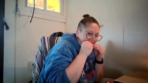 Bella online show from October 2025 12:37:01 PM