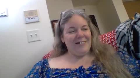 Snapshot of hippysnewhere chatting on June 2026 09:04:02 AM hippysnewhere online show from June 2026 09:04:02 AM