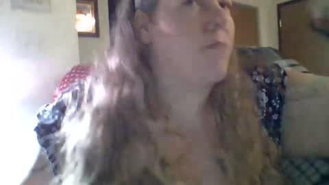 Snapshot of hippysnewhere chatting on June 2026 10:46:02 PM hippysnewhere online show from June 2026 10:46:02 PM