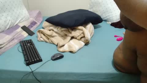 Snapshot of hips2sexy chatting on December 2024 02:54:02 AM hips2sexy online show from December 2024 02:54:02 AM