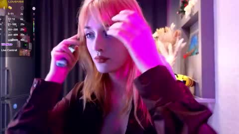 Ella online show from September 2025 05:25:02 PM