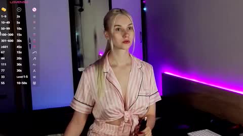 Mary online show from October 2025 06:03:01 PM