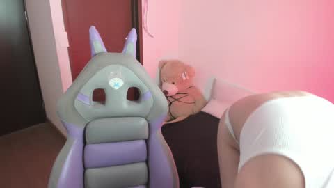 Hitomi Arata online show from February 2025 04:36:01 PM