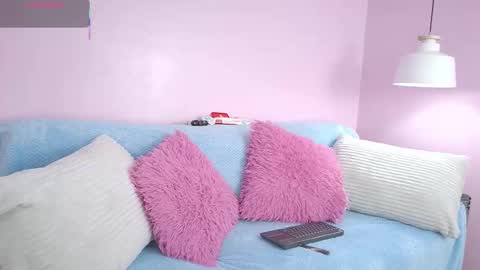 hiyakasudere_ online show from December 2025 06:27:01 PM