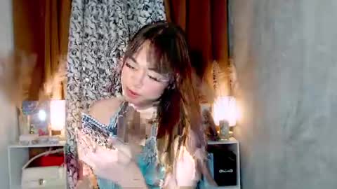 Snapshot of hoelymarie chatting on June 2026 05:01:02 AM hoelymarie online show from June 2026 05:01:02 AM