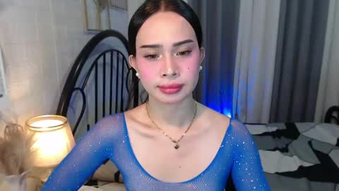 hoelymolly online show from May 2026 11:23:04 PM