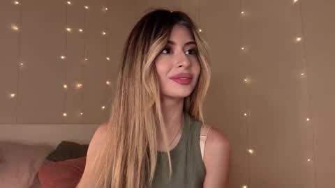 Moni Monica online show from September 2025 08:08:01 AM