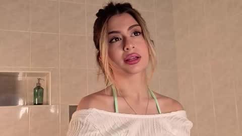 Moni Monica online show from October 2025 08:23:01 AM