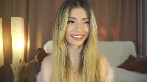 Snapshot of holayoula chatting on July 2026 08:08:01 AM Moni Monica online show from July 2026 08:08:01 AM