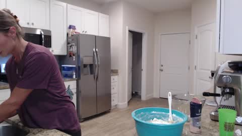 Holi Hurricane online show from September 2025 02:57:01 AM