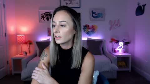 Holi Hurricane online show from September 2025 02:38:01 AM