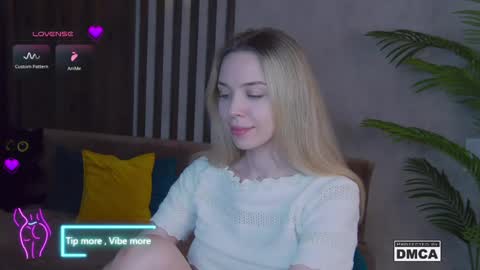 Snapshot of holl1would chatting on March 2025 06:37:01 AM My social media links subscribe to support me online show from March 2025 06:37:01 AM